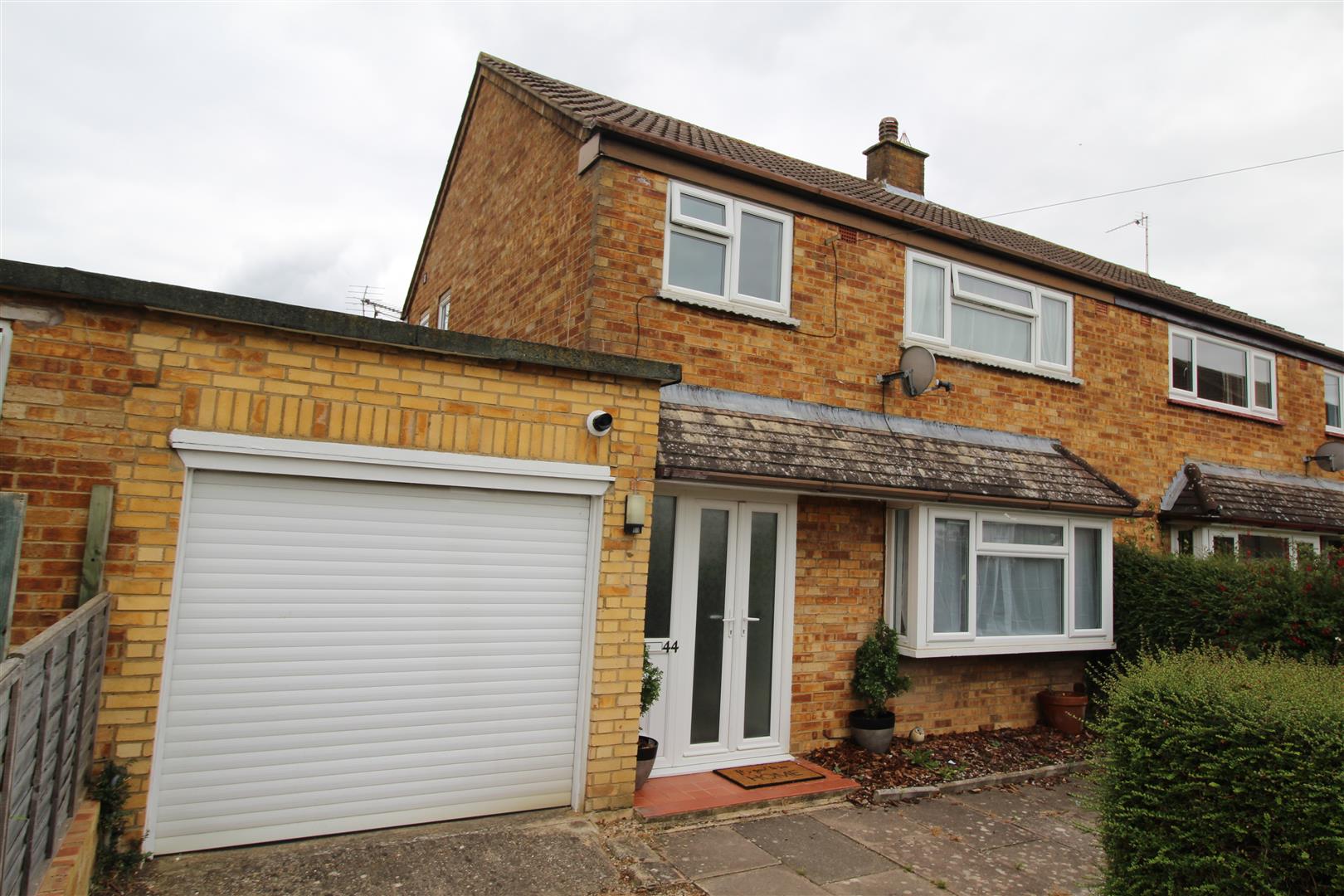 **CHAIN FREE**<br/><br/>Situated only one mile away from Bletchley Train Station and in the ever so popular area of West Bletchley, this property has easy access to plenty of the main roads including the A4146 and A5. Further to this it also has easy acce